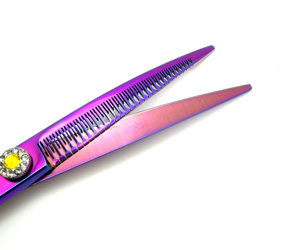 Akira Veil Hybrid 7” scissor with styling tip- Right Handed