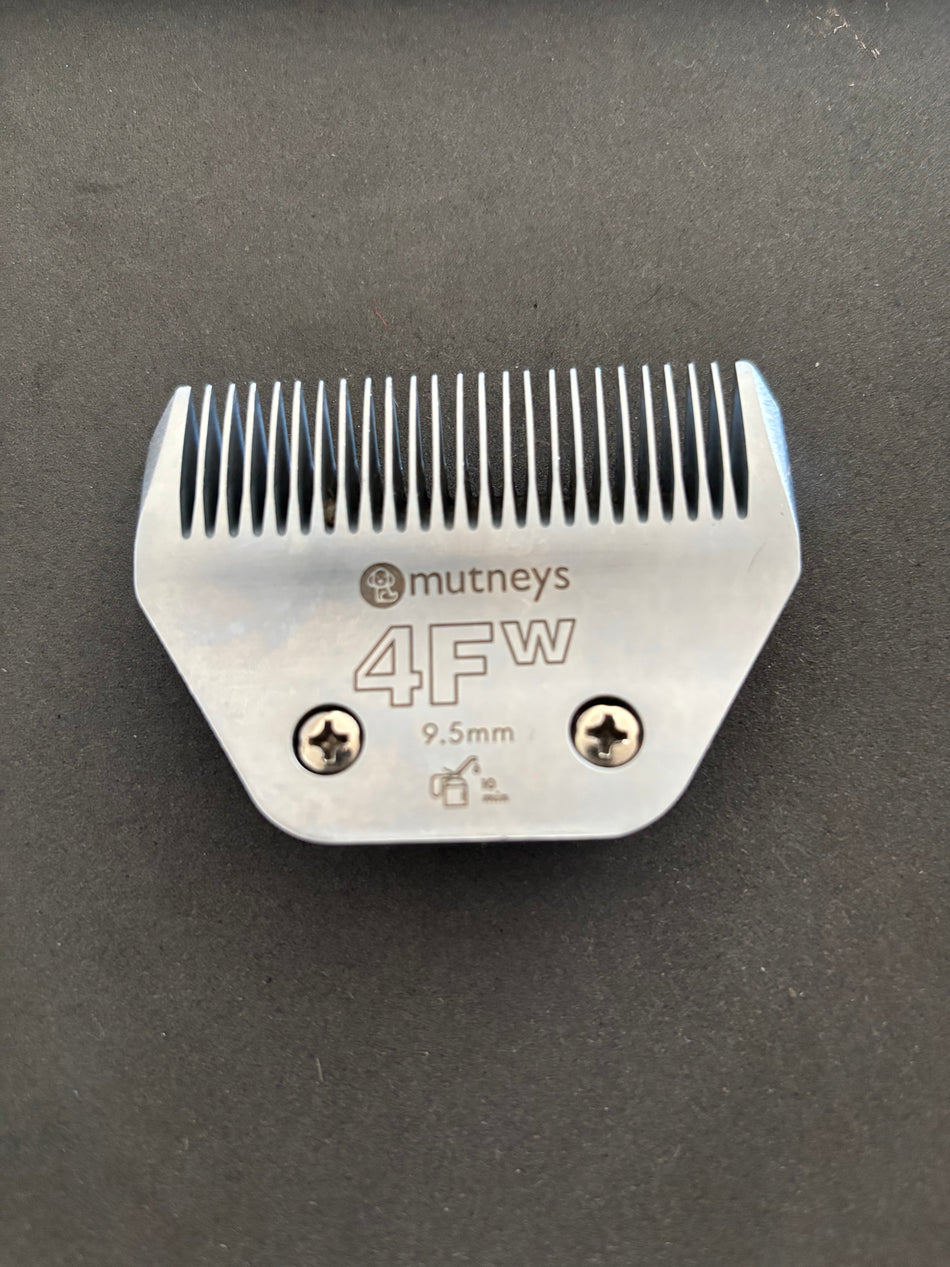 Used Mutney’s A5 Wide 4FW Clipper Blade