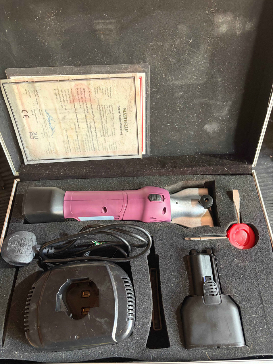 Used Masterclip HD Roamer Cordless Horse Clipper