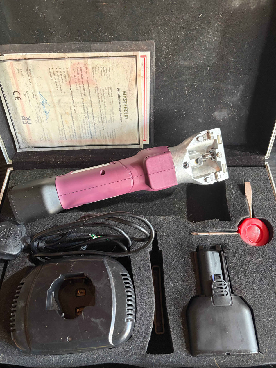 Used Masterclip HD Roamer Cordless Horse Clipper